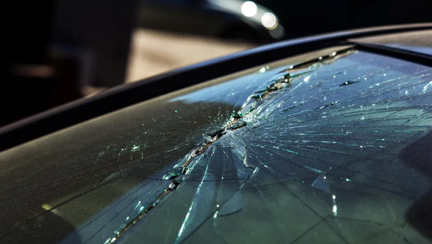 4 Reasons to Fix Your Windshield ASAP